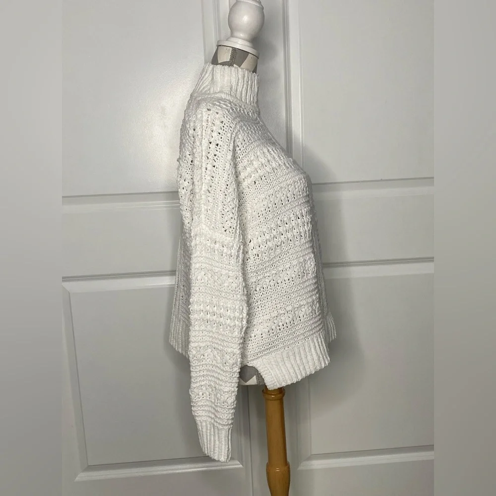 Abercrombie & Fitch Medium White Turtleneck Sweater - Picture 6 of 8